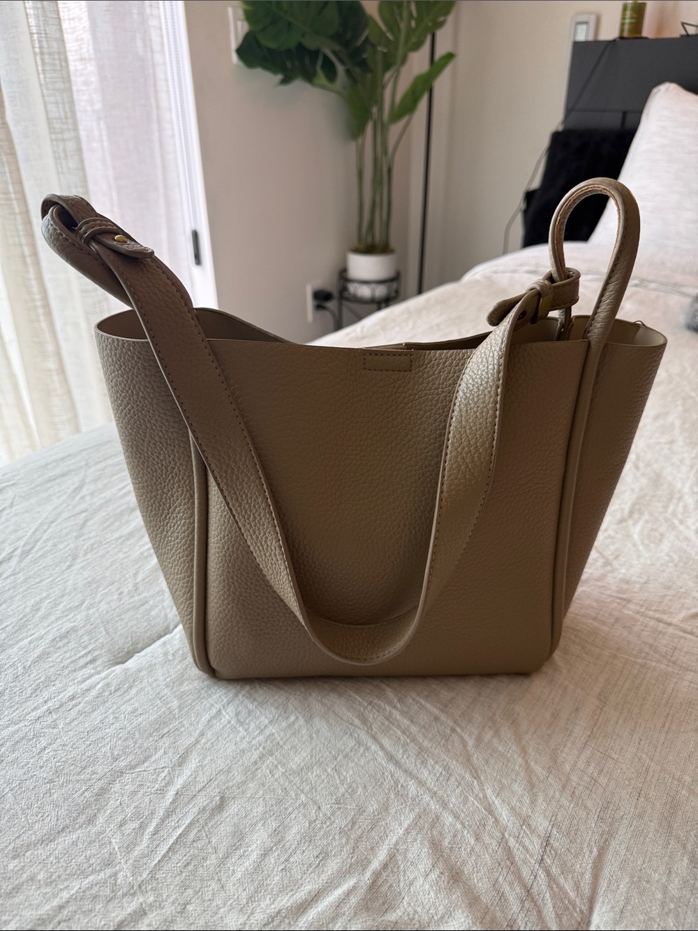 Antik Kraft Women’s Taupe Soft Leather Tote Bag with Matching Pouch - Picture 2 of 15